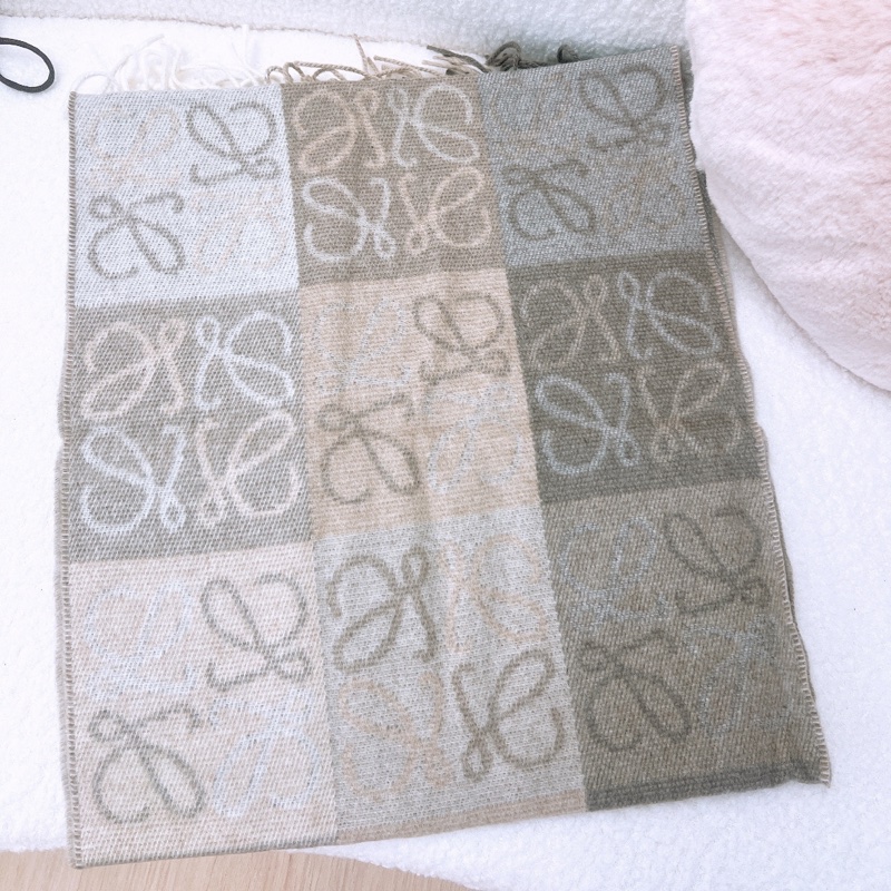 閒置未用 Loewe 米色老花圍巾頸巾-2