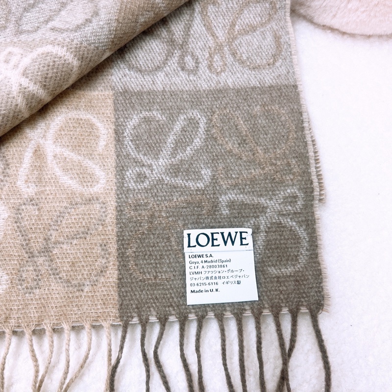 閒置未用 Loewe 米色老花圍巾頸巾-3