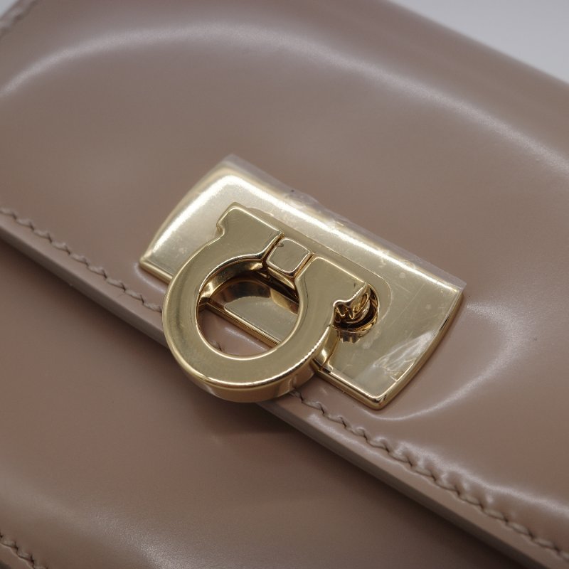 （超級新🎁可以送禮）Ferragamo 菲拉格慕 Gancini 米色 小牛皮 短夾 🈶️鈔票位、6 卡位-3
