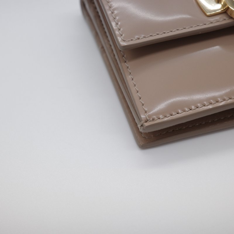 （超級新🎁可以送禮）Ferragamo 菲拉格慕 Gancini 米色 小牛皮 短夾 🈶️鈔票位、6 卡位-4