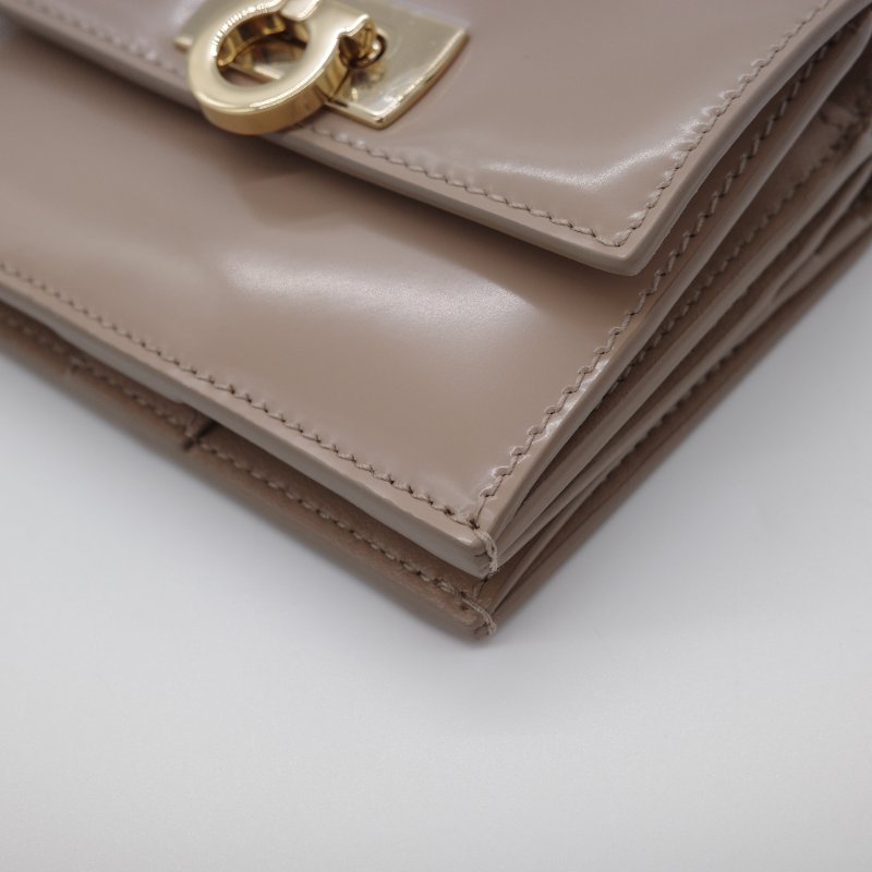 （超級新🎁可以送禮）Ferragamo 菲拉格慕 Gancini 米色 小牛皮 短夾 🈶️鈔票位、6 卡位-5