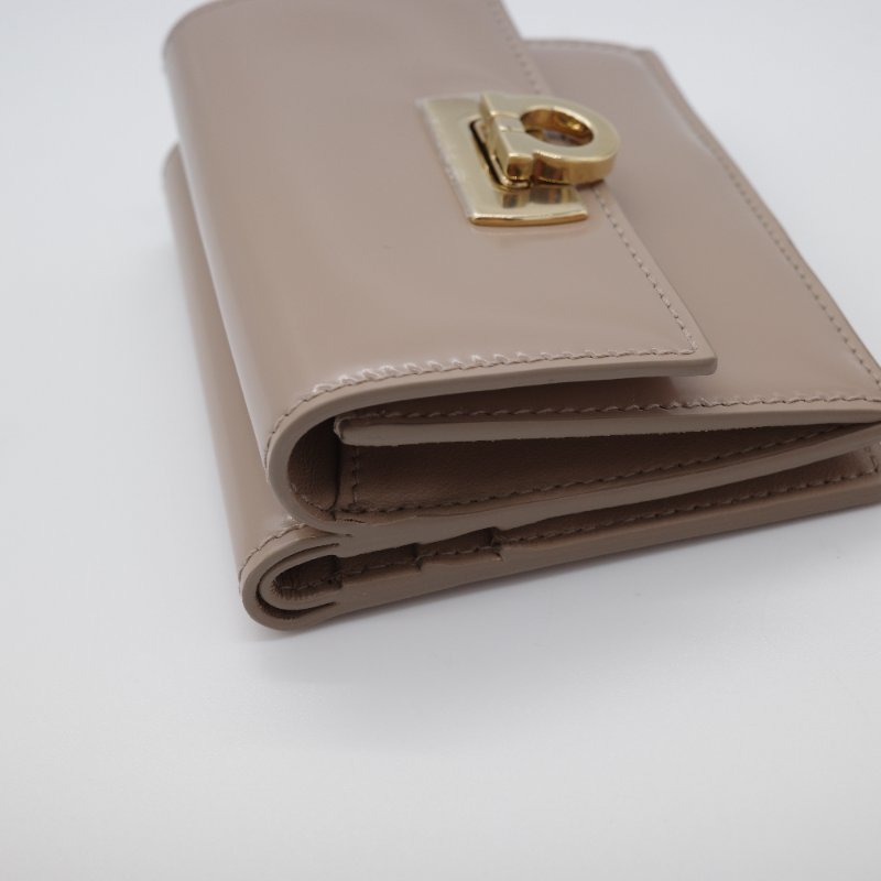 （超級新🎁可以送禮）Ferragamo 菲拉格慕 Gancini 米色 小牛皮 短夾 🈶️鈔票位、6 卡位-7