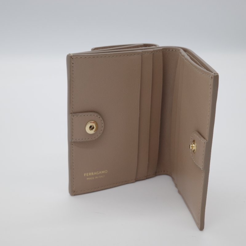 （超級新🎁可以送禮）Ferragamo 菲拉格慕 Gancini 米色 小牛皮 短夾 🈶️鈔票位、6 卡位-9
