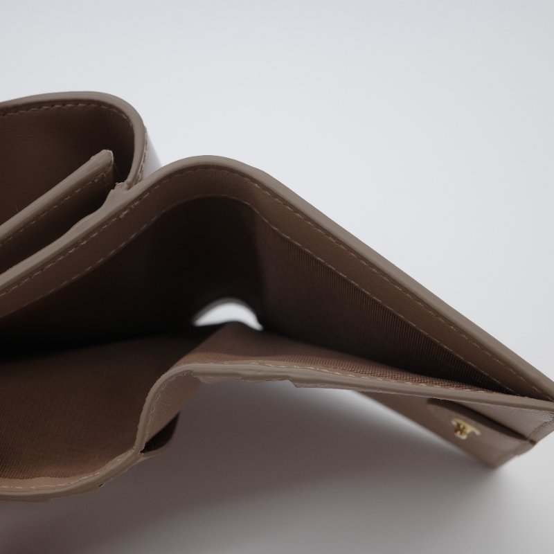 （超級新🎁可以送禮）Ferragamo 菲拉格慕 Gancini 米色 小牛皮 短夾 🈶️鈔票位、6 卡位-10