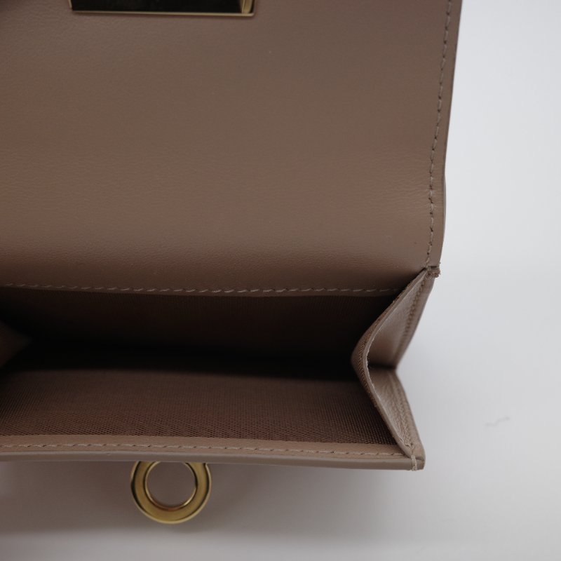 （超級新🎁可以送禮）Ferragamo 菲拉格慕 Gancini 米色 小牛皮 短夾 🈶️鈔票位、6 卡位-11