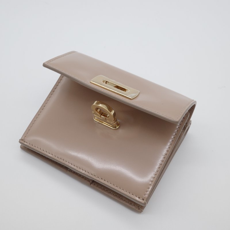 （超級新🎁可以送禮）Ferragamo 菲拉格慕 Gancini 米色 小牛皮 短夾 🈶️鈔票位、6 卡位-12