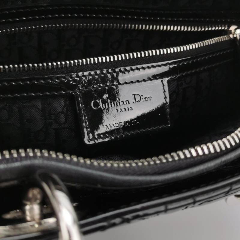 Dior Lady Dior戴妃包大號漆皮藤格紋字母Logo吊飾斜挎包單肩包-7