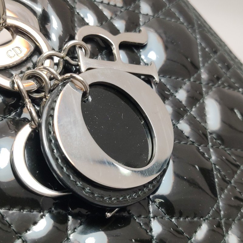 Dior Lady Dior戴妃包大號漆皮藤格紋字母Logo吊飾斜挎包單肩包-12