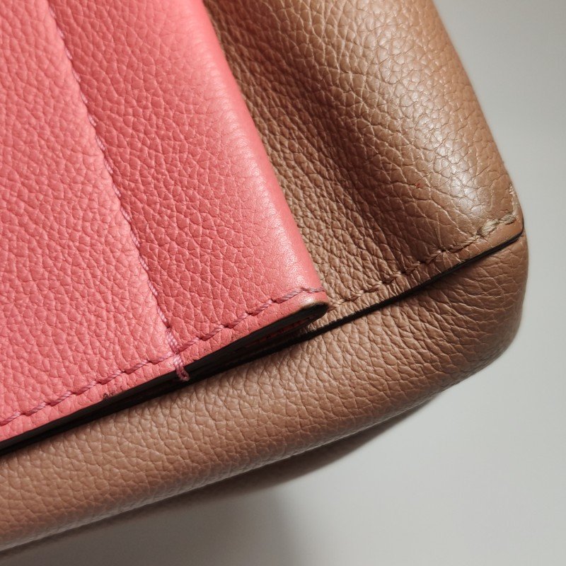 Louis Vuitton(LV)Lockme牛皮撞色LV轉鎖斜挎包單肩包-14