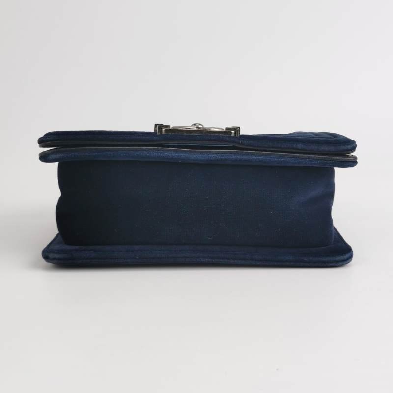 Chanel Leboy季節限定款小號羊皮絨布方形雙C鎖扣單肩包-5