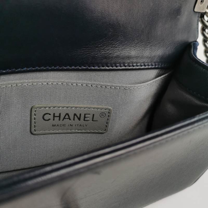 Chanel Leboy季節限定款小號羊皮絨布方形雙C鎖扣單肩包-7