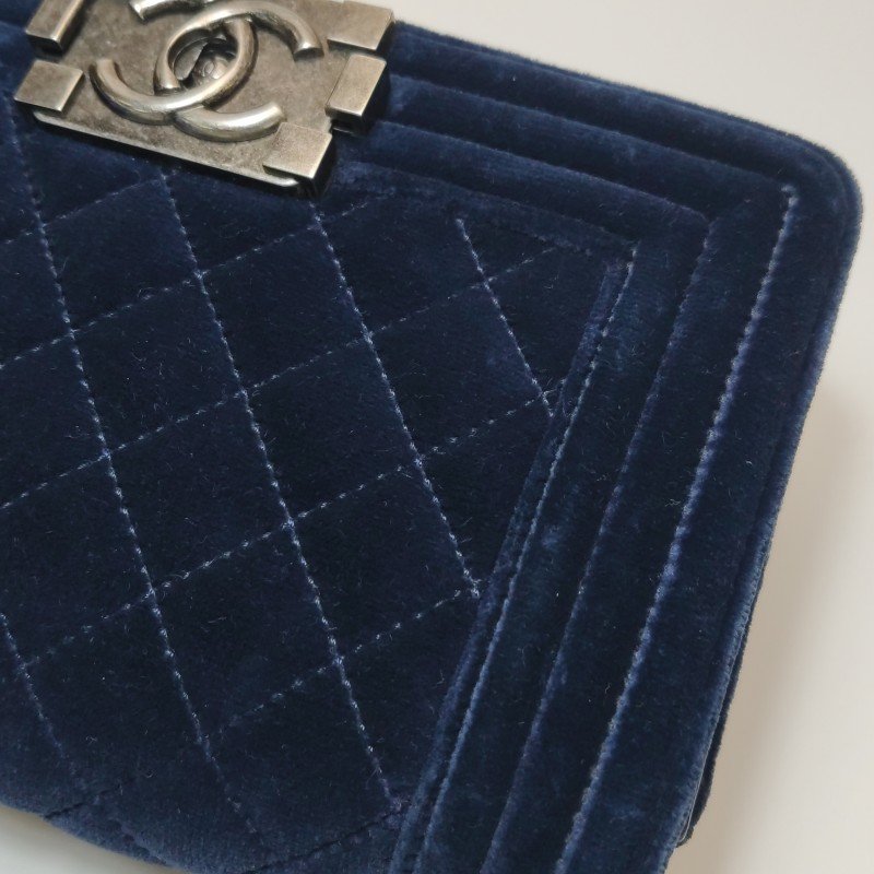 Chanel Leboy季節限定款小號羊皮絨布方形雙C鎖扣單肩包-17