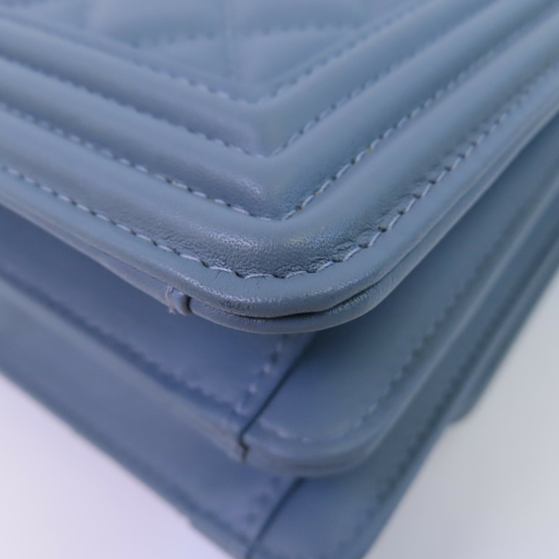 CHANEL 牛皮皮革Boy North South金扣鏈帶肩背袋-8