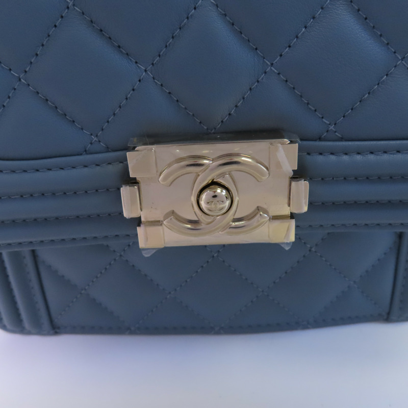 CHANEL 牛皮皮革Boy North South金扣鏈帶肩背袋-9