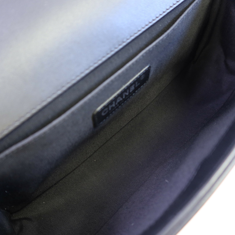 CHANEL 羊皮皮革Boy Chanel 25銀扣鏈帶肩背袋-14