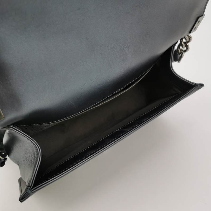 Chanel Leboy季節限定款中號牛皮釘珠裝飾方形雙C鎖扣單肩包-6