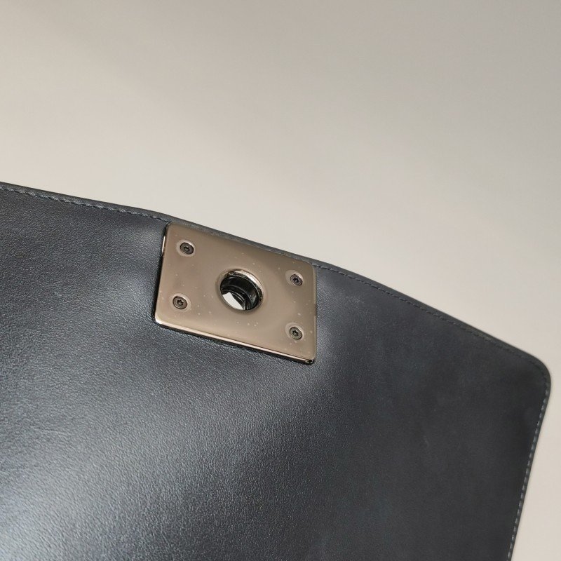 Chanel Leboy季節限定款中號牛皮釘珠裝飾方形雙C鎖扣單肩包-14