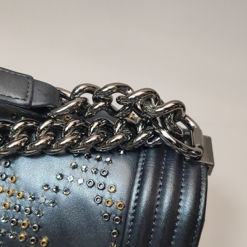 Chanel Leboy季節限定款中號牛皮釘珠裝飾方形雙C鎖扣單肩包-15