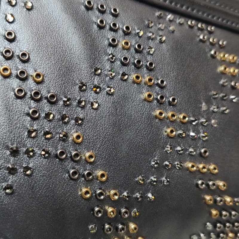 Chanel Leboy季節限定款中號牛皮釘珠裝飾方形雙C鎖扣單肩包-21