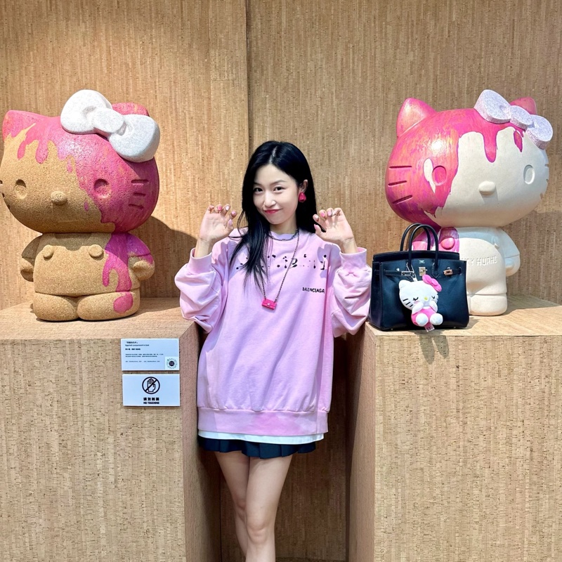 Balenciaga 櫻花粉衛衣-7