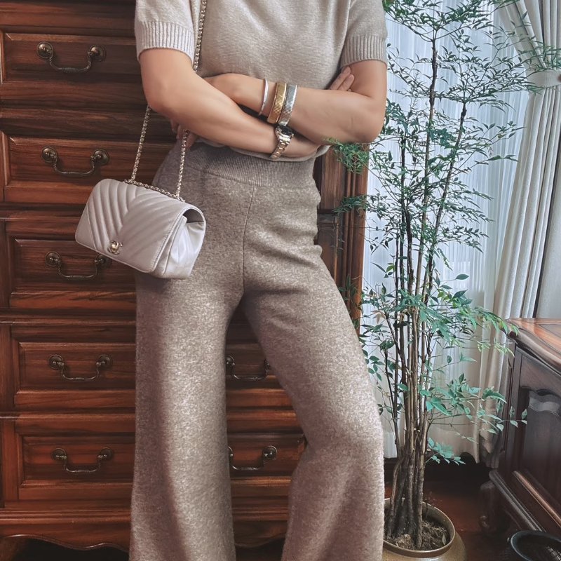 CHANEL V紋牛皮單肩包 - 米灰24開-1