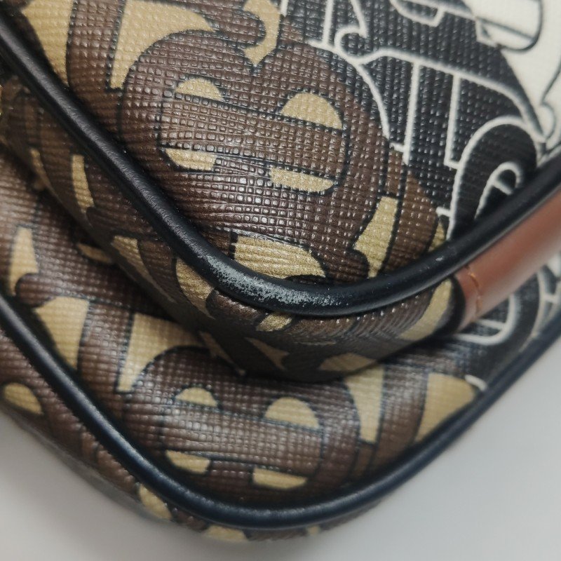 Burberry TB牛皮Monogram印花字母logo斜挎包單肩包-14