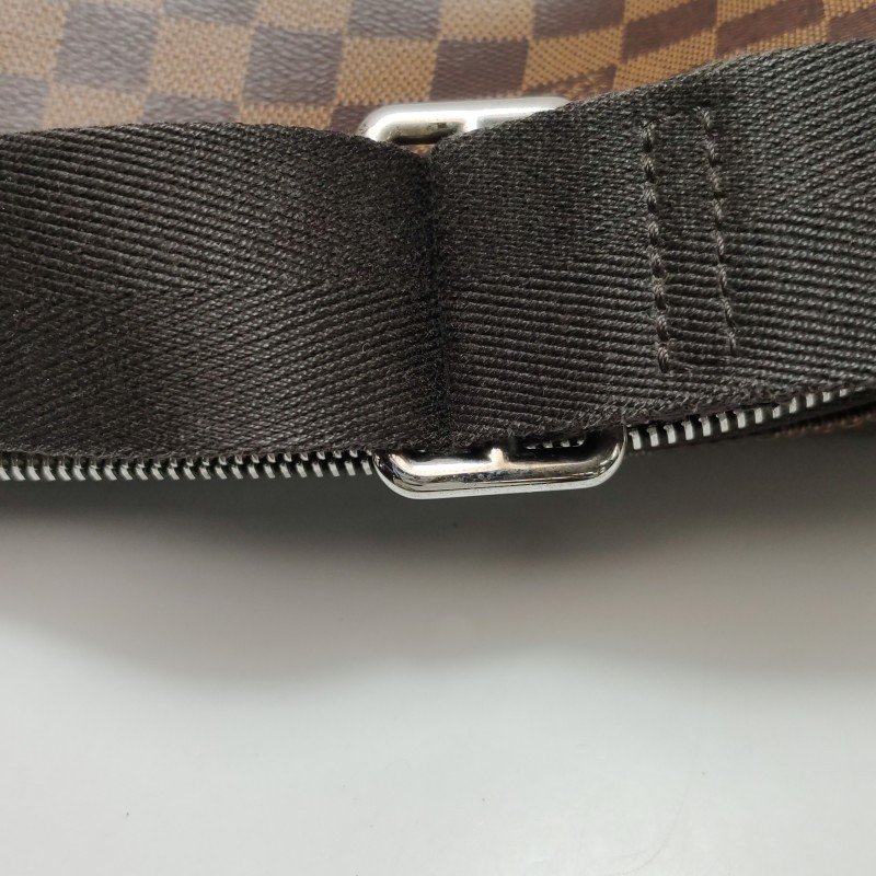 Louis Vuitton(LV)Jake牛皮棋盤格字母logo斜挎包單肩包-11