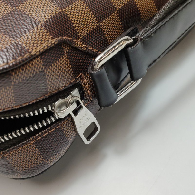 Louis Vuitton(LV)Jake牛皮棋盤格字母logo斜挎包單肩包-12