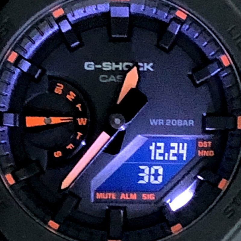 卡西歐 G-SHOCK GA-2100-1A4 霓虹系列八角形腕錶，橡木色，黑色/橙色，指針/數位雙顯，雙 LED 背光，2022 年 2 月發售，Mikunigaoka 專賣店有售。-8