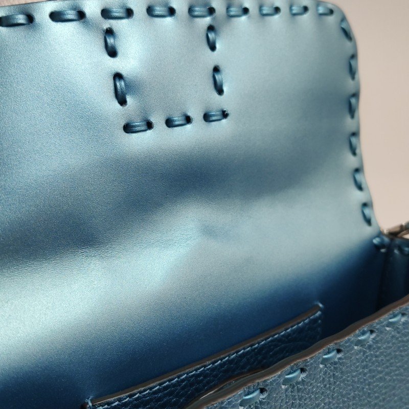 Fendi Baguette法棍包迷你牛皮純色雙F搭扣斜挎包-10