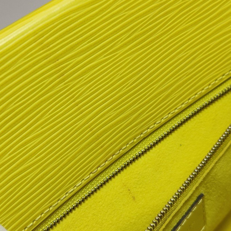 Louis Vuitton(LV)Marly牛皮純色LV標誌斜挎包單肩包-9