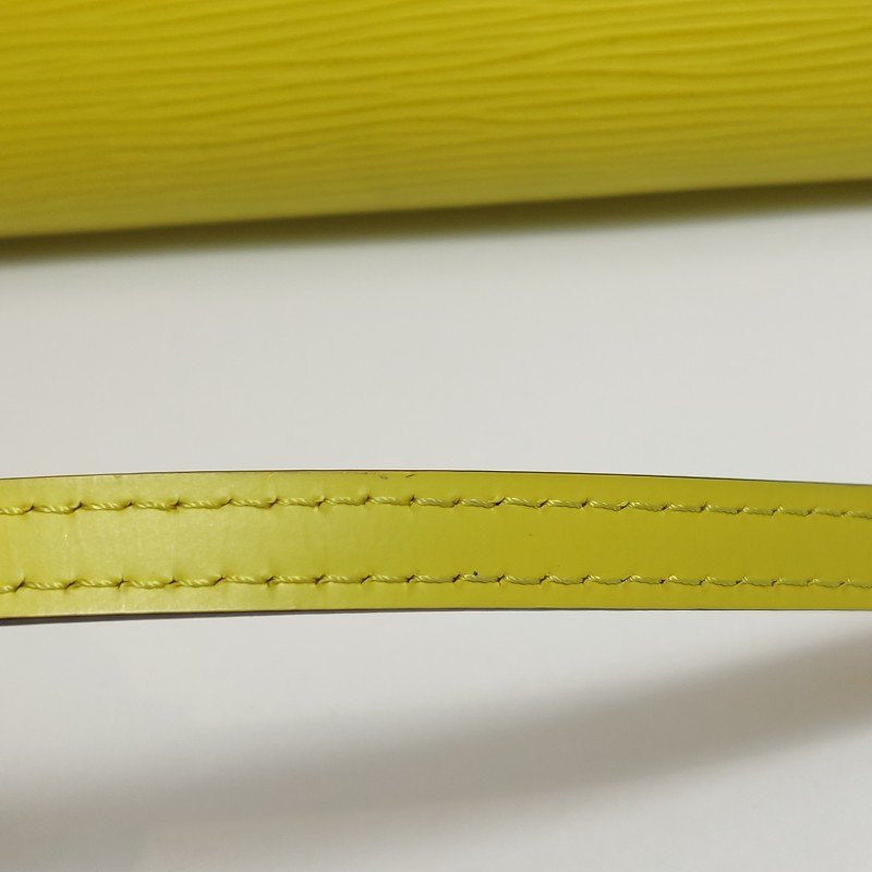 Louis Vuitton(LV)Marly牛皮純色LV標誌斜挎包單肩包-11