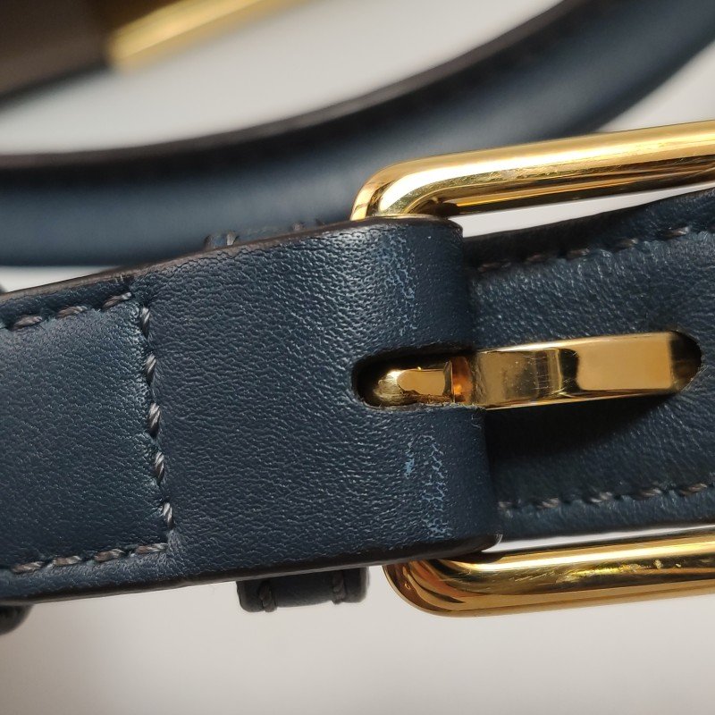 Fendi Peekaboo躲貓貓小號牛皮純色扭鎖斜挎包-10