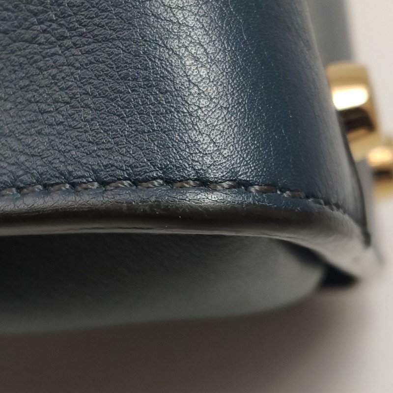 Fendi Peekaboo躲貓貓小號牛皮純色扭鎖斜挎包-16