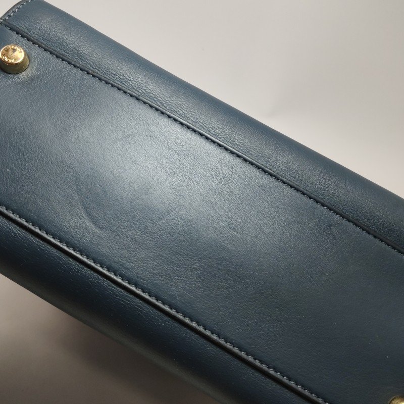 Fendi Peekaboo躲貓貓小號牛皮純色扭鎖斜挎包-21
