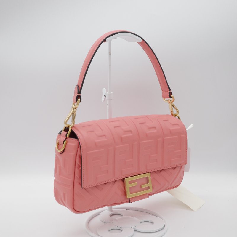 超級新🎁 Fendi 芬迪 FF 1974 Baguette 浮雕壓紋 蜜桃粉 羊皮 法棍包 腋下包 肩背包 手袋-2