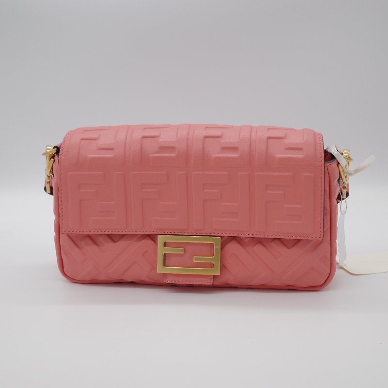 超級新🎁 Fendi 芬迪 FF 1974 Baguette 浮雕壓紋 蜜桃粉 羊皮 法棍包 腋下包 肩背包 手袋-13