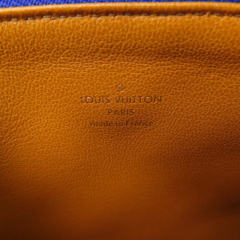 LOUIS VUITTON Monogram Embossed Coussin PM金扣手挽肩背兩用袋-13