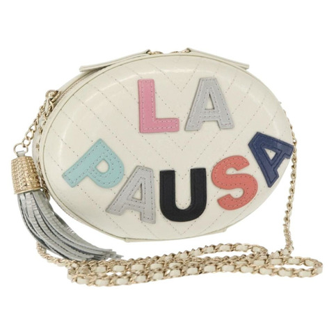 香奈兒 (CHANEL) 鏈條 V 字縫線 La Pauza 肩背包，白色皮革，金色雙 C 標誌，正品編號 161720SAV