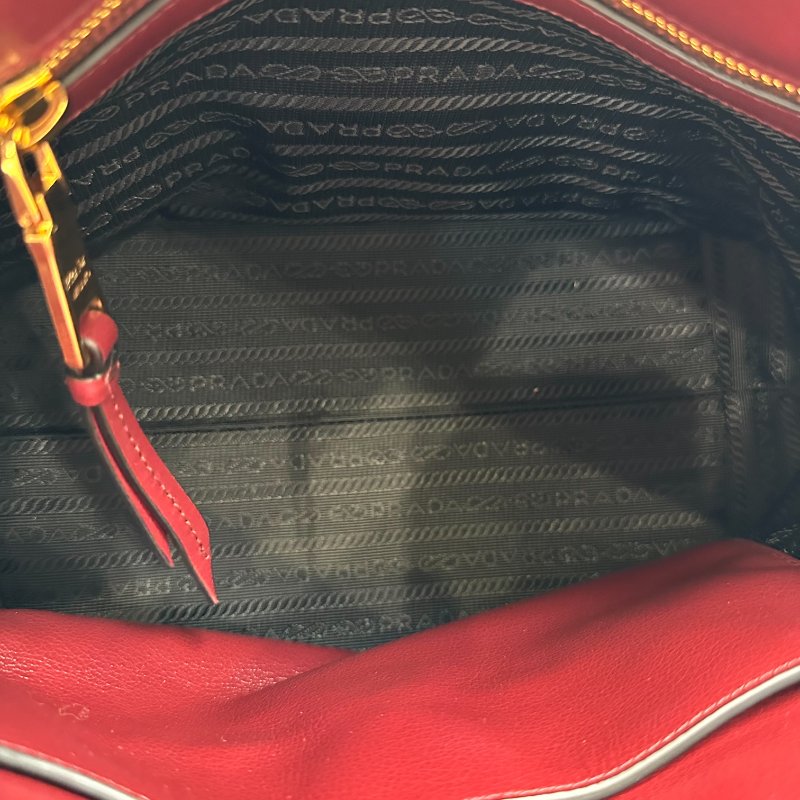 【美收精品】PRADA 復古大LOGO牛皮兩用拉鍊手提包(酒紅) C-104【隔月月中將轉賣至日本 上架期限30天】-12