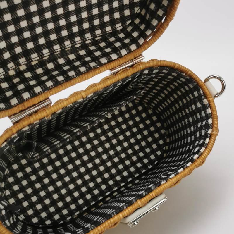 Miu Miu牛皮編織包身字母logo金屬扣斜挎包-6