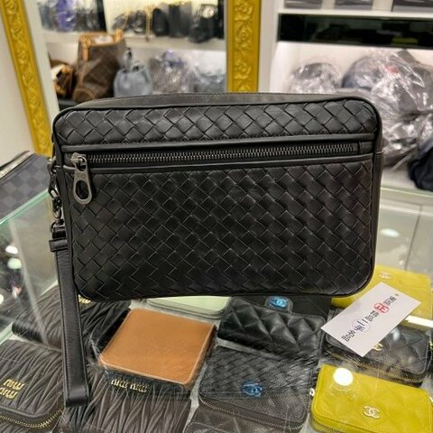 東區正精品㊣BV BOTTEGA VENETA 全新未使用黑色全皮小格編織拉鍊手拿包 RZ6156
