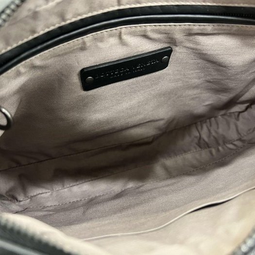 東區正精品㊣BV BOTTEGA VENETA 全新未使用黑色全皮小格編織拉鍊手拿包 RZ6156-2