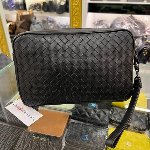 東區正精品㊣BV BOTTEGA VENETA 全新未使用黑色全皮小格編織拉鍊手拿包 RZ6156-7