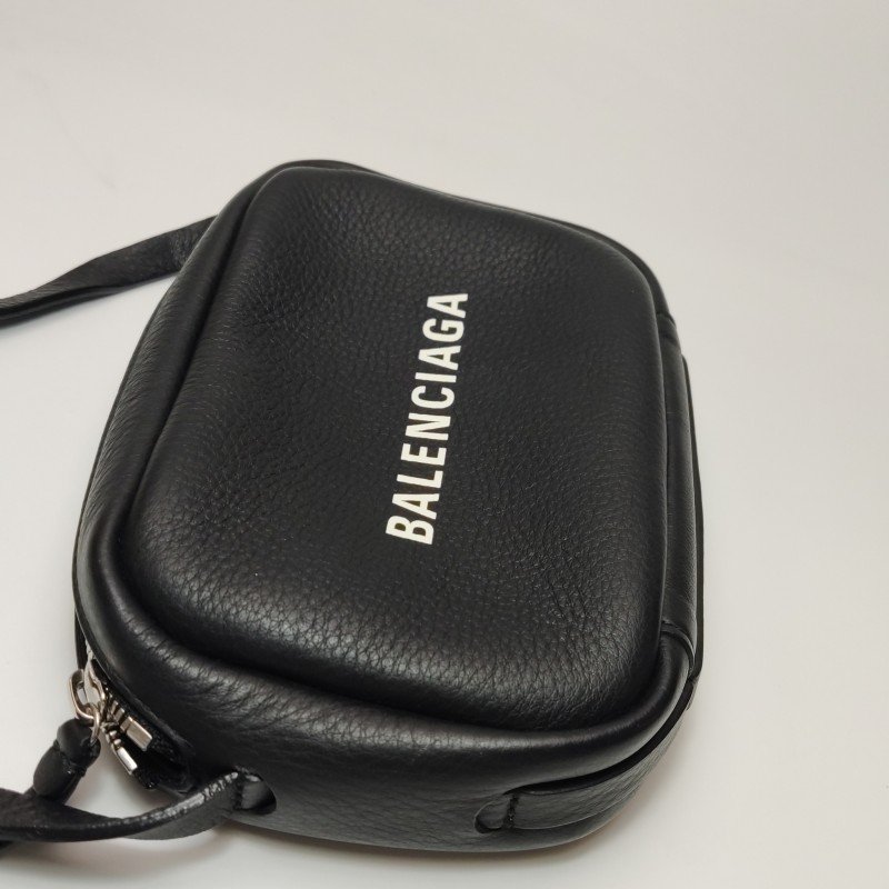 Balenciaga Everyday牛皮純色Balenciaga品牌標識斜挎包-12