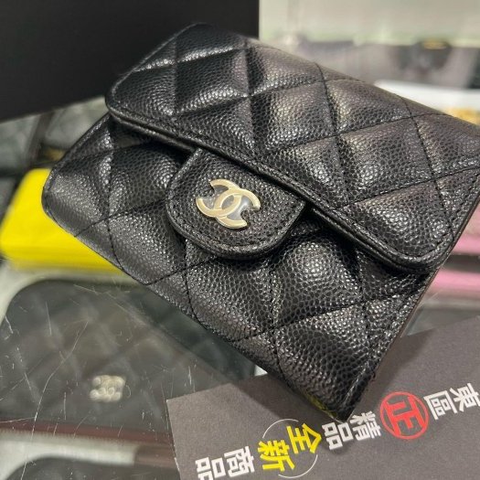 東區正精品㊣ CHANEL AP0229 全新香奈兒黑色荔枝牛皮金釦迷你三折釦子短夾 RZ6158-4