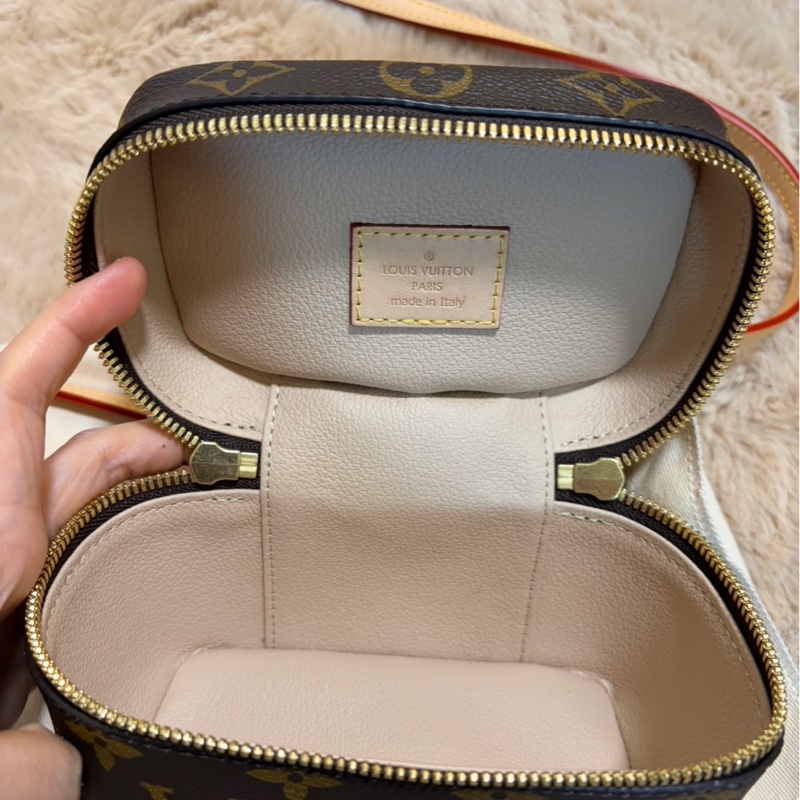 LV迷你手提化妝包-9