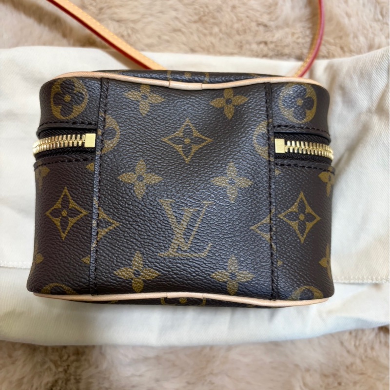 LV迷你手提化妝包-13