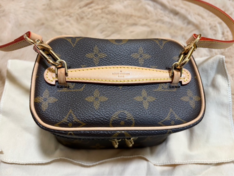 LV迷你手提化妝包-15