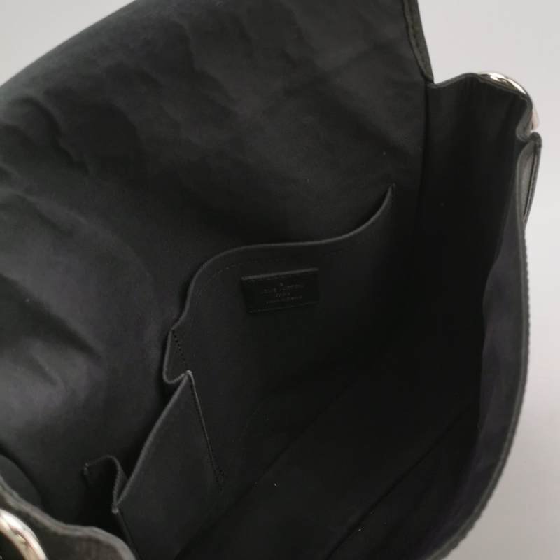 Louis Vuitton(LV)Taiga Andrei牛皮純色字母logo斜挎包單肩包-6